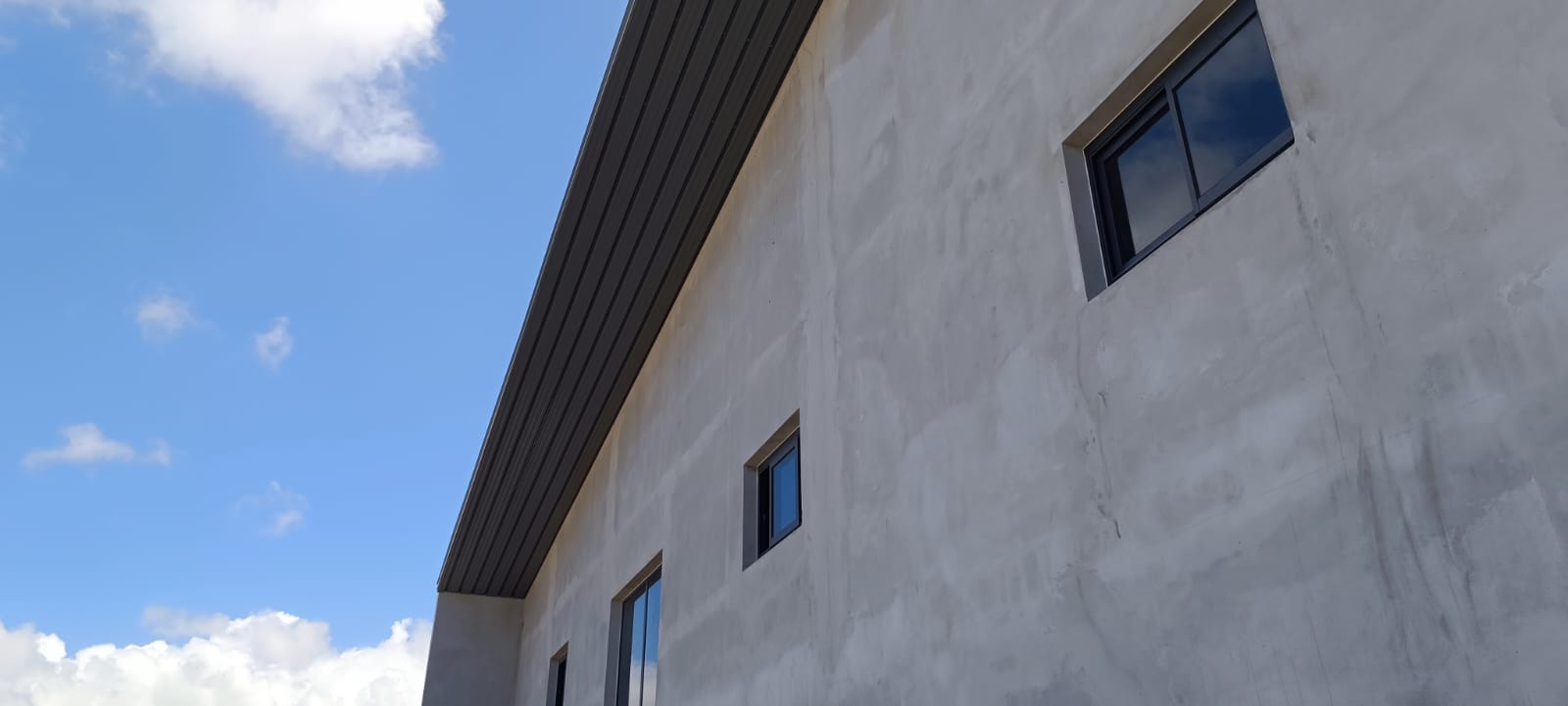 Façade bâtiment — Bardage · Saint-Pierre — métallerie charpente Réunion